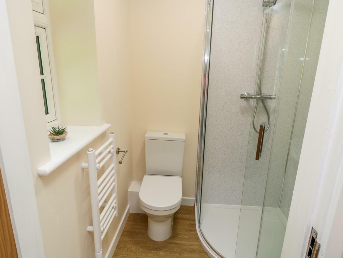 Ryedale Country Lodges - Willow Lodge Йорк Экстерьер фото