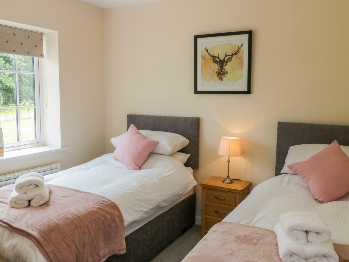 Ryedale Country Lodges - Willow Lodge Йорк Экстерьер фото