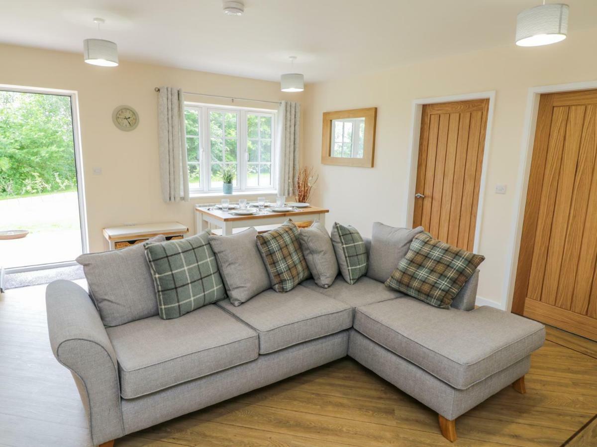 Ryedale Country Lodges - Willow Lodge Йорк Экстерьер фото